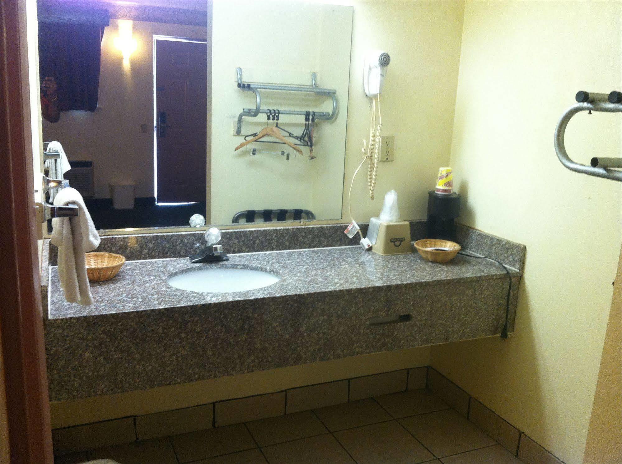Motel 6 Calera Εξωτερικό φωτογραφία